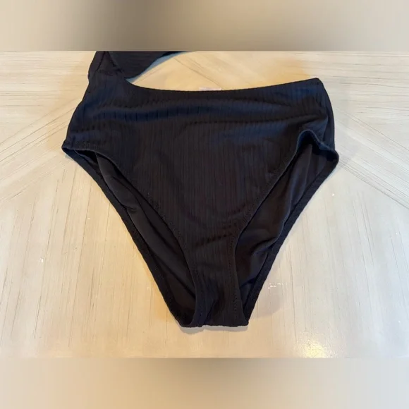 Shade & Shore Women's Ribbed Cut Out One Piece Swimsuit - Size Small - EUC! - Picture 6 of 14